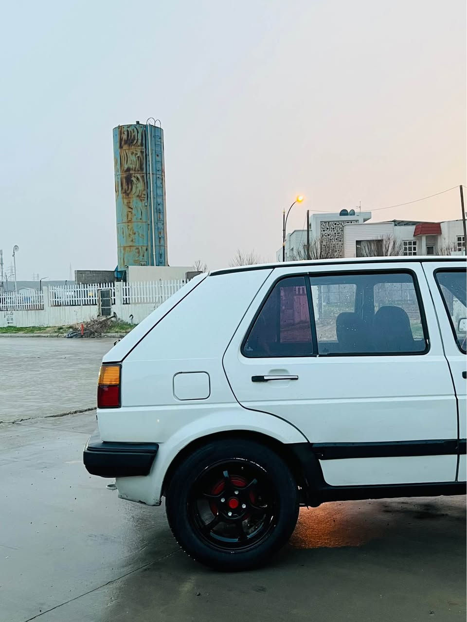 گولف ١٩٩١ پئنج گیر
سەنەوی تا ٢٠٢٩ تازەیە فەحسی تازەیە
تایەو ویلی تازەو جوانی لەسەرە 
سەیارەیەکی بئمەسرەف و مەزبوتە
دەعمی نیە
***********
***********
٣٧$ معامەلە السليمانية, العراق
