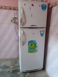 يوجد لدينا ثلاجه مستخدمه للبيع الاستفسار على هذا الرقم 07746938995
