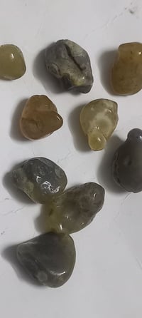 مجموعةمن الحجار هذه نسبه منها للبيع الاستفسار ٠٧٧١١٤٦٩٤٠٠ العنوان بغدا...