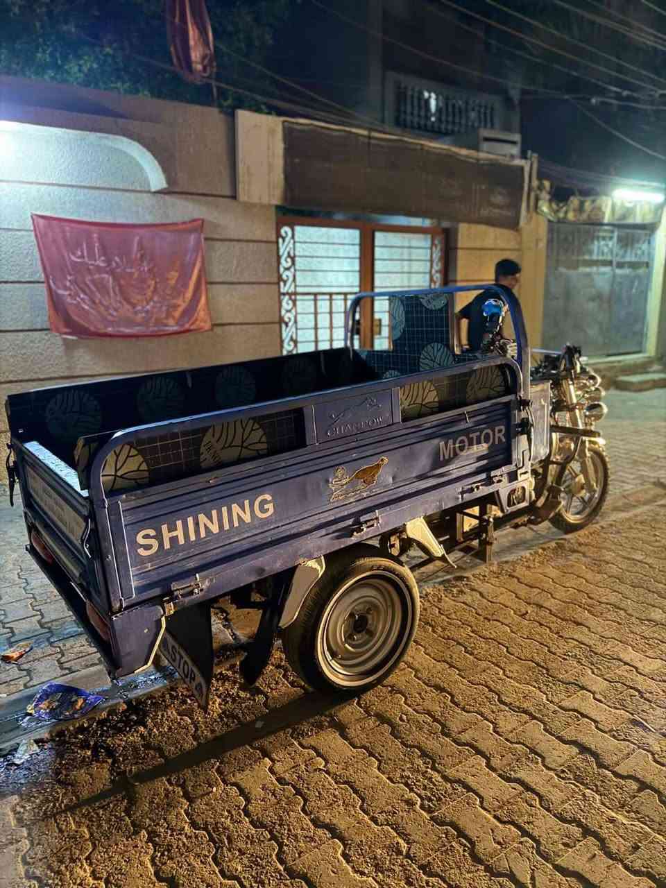 سلام عليكم مرخصت مدير الكروب ستوته البيع مديل 21 محرك 25 ستوته نضيفه مبدل كلاجات الباقي كله نضيف السعر مليون 800 ستوته حلوه ما متعوبه مال شقل خفيف ***********الشراي كل الهله بي ول مو شراي لا يخابر
