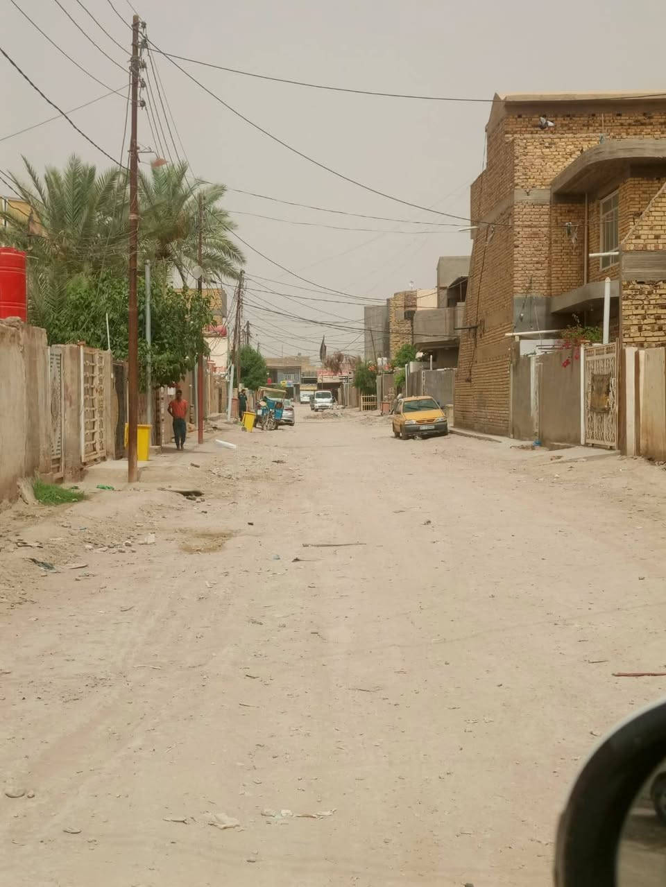 السلام عليكم ورحمة الله
بيت لبيع طابو صرف بسمي اخوان اني مو دلال 
المساحة ٢٥٠ متر طابقين دبل فاليوم
الموقع الحله حي العسكري شارع ٨٠ قرب مدرسة الرحمان البيت متروك صار أكثر من ٣ سنوات ما مسكون 
البناء ٥ غرف نون ٢هول مجمع صحي عدد ٣ داخلي وخارجي والطابق الثاني مطبخ استقبال كراج وحديقة يبعد عن شارع ٨٠ الرايسي ١٠٠ متر خدمات كامله السعر١٦٠  مناسب جدا حسب موقعة بسعر القطعة وبي مجال  الاتصال *********** واتساب أو اتصال
