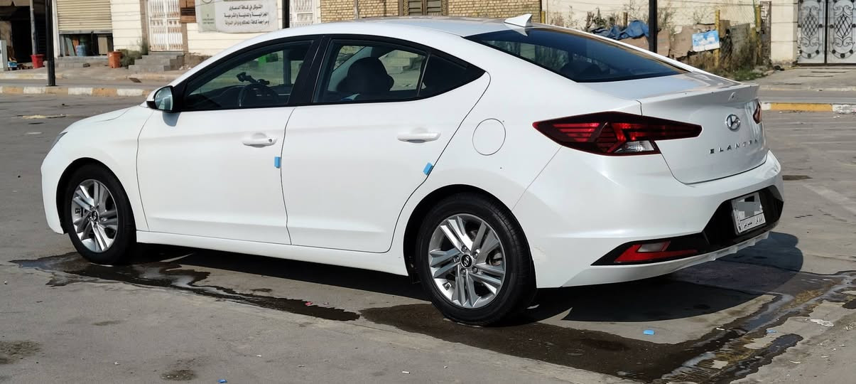 النترا امريكي 2020 رقم ذي قار  مكينه 2000 دوش ماشيه 80 گير 6 نمر أي تي. حادثها امريكا مقدمة البنيد تصليح وصبغ بدون تبديل بالعراق مبدل جاملغ جهة السائق. الباقي كفاله من الصبغ والتبديل والبارد والشخط فول مواصفات عدا الفتحه والبصمه 
جاهزه كير ومكينه وحداديه جديده وتايرات جدد . ***********
