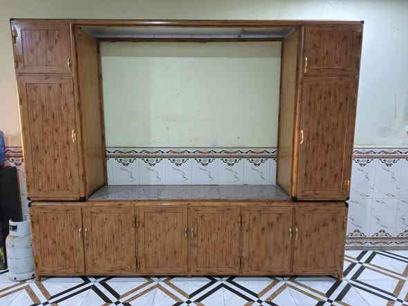 كاونتر للبيع مكاني البصرة الهارثه مقابل حي الانتصار رقمي *********** السعر ٢٠٠ الارتفاع ٢٥٠سم والعرض ٣م بدون سنگ
