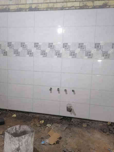 السلام عليكم عمل سيراميك شغل درجه اولا المتر 7الف ارضي وجدار متفرغ حاليا ***********
