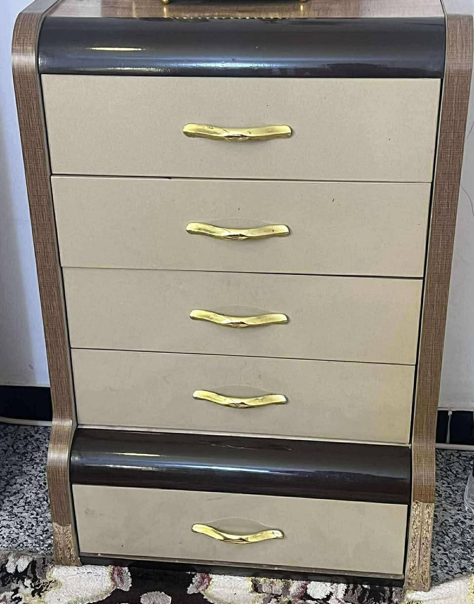 غرفه نوم تركي للبيع السعر 650 الف مكانها بعقوبه ***********
