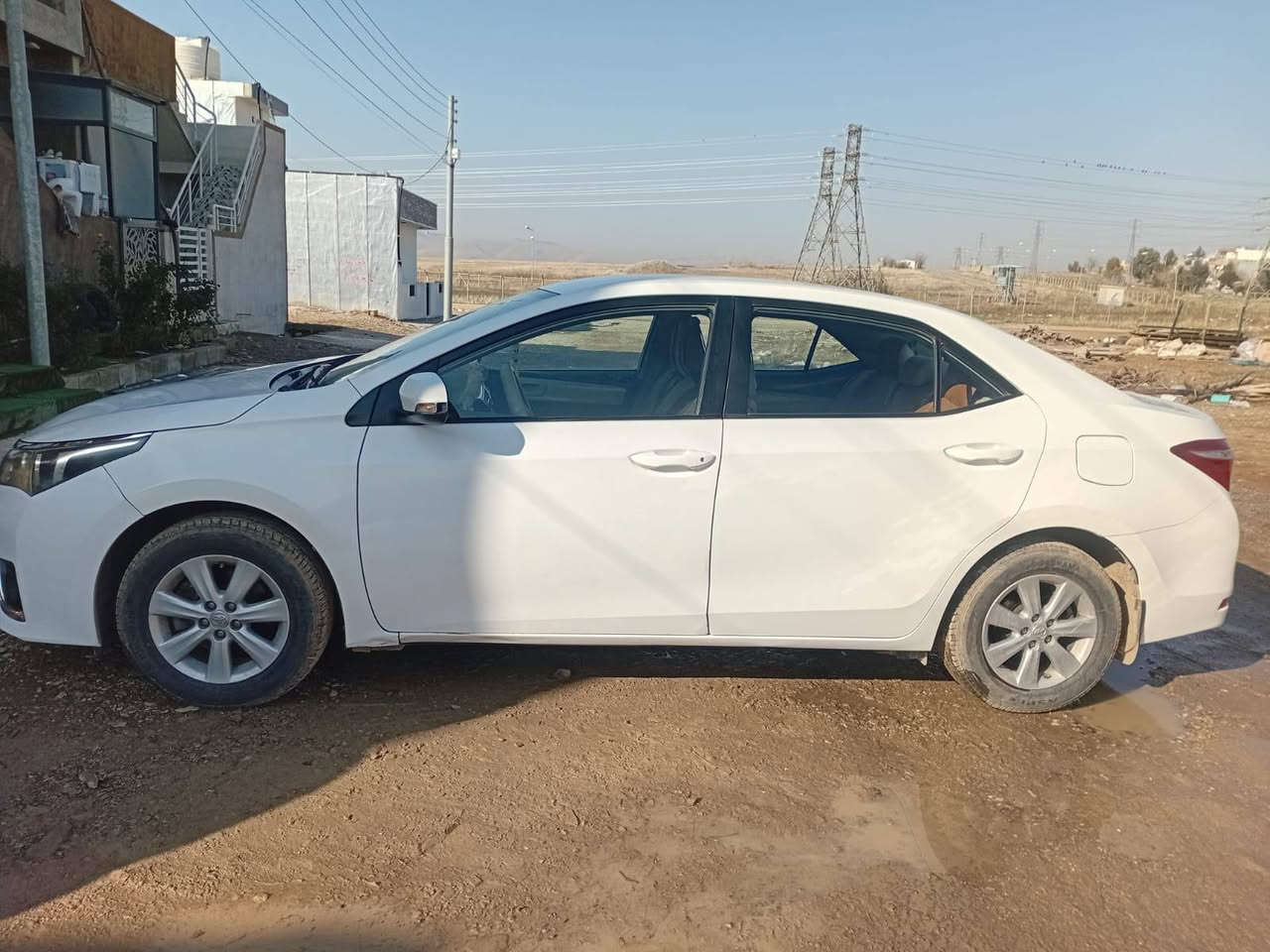 سلام عليكم من رخصت الادمن كورلا خليجي ٢٠١٥ من الشركه عندي صار بيه شخط باب وره السكن صبغته مكينه ٢٠٠٠ كير مكينه شرك برغي ممفتوح حداديه أمامي وخلفي تبريد تدفئه كهربائيات كلهن كفاله رقم سليمانيه الدولي بأسمي تحويل نفس اليوم ماشيه ١٠٠ كيلو السعر١٥٧ مجالها بسيط ***********
