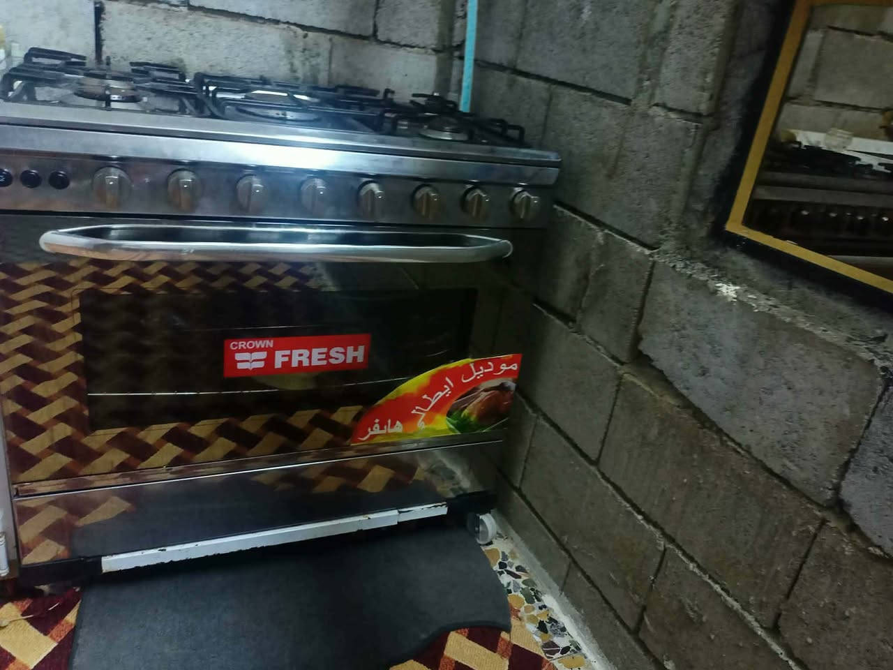 طباخ لبيع السعر ٢٥٠ الموقع حي الركان والرقم ***********
