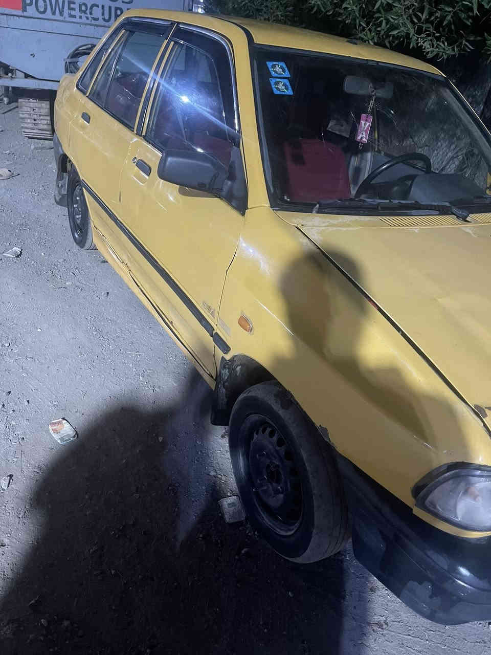 سلام عليكم سايبة للبيع موديل ٢٠١١ كير ومحرك مكفول سيارة باسمي تحويل ثاني يوم مصفرة هيئة وغرامات 
سعر ٢٣

***********
