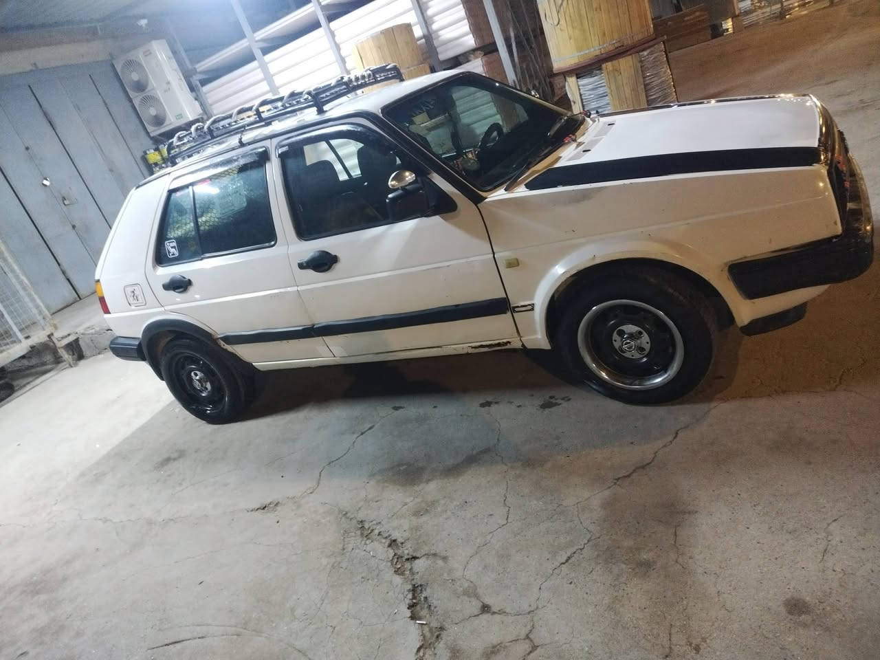 السَلٱمٌ عـَلـْيگمّ-ۈرحـْمّـٌة ٱللـّہ ﯙبُرگـّاتہ.
كولف عضم. موديل 94
مكينه حاويه. 1800 وكير اتو اكرر ((كير اتماتيك)) 3 نمر
كهربائياتها كلها شغاله مسجل سماعات اشاير ڱڵـه. جاهز 
تبريد تدفئه. كامله
صدر 90 ب 100
تايرات نضيفه وسبير مال شركه
شواصي لٱ تعمير ولا تصليح شرط بلادي وجاهزات
خياس مابيها ابد بس م̷ـــِْن يم باب صدر شبر وبس 
بور ستيرن وبريك 4 وياله جاهزه 
اناره داخليه. خلفيه وامامي
سياره ماناقصها شي م̷ـــِْن ايدك لشارع وداشتغل بيها تكسي
غرفتها مقفله وكامله. ونضيفه حيل  بيع السعر 32 او مراوس شعندك نزل حسب القناعه. متواجد خاص وهذا رقمي وكل الهلا ***********
