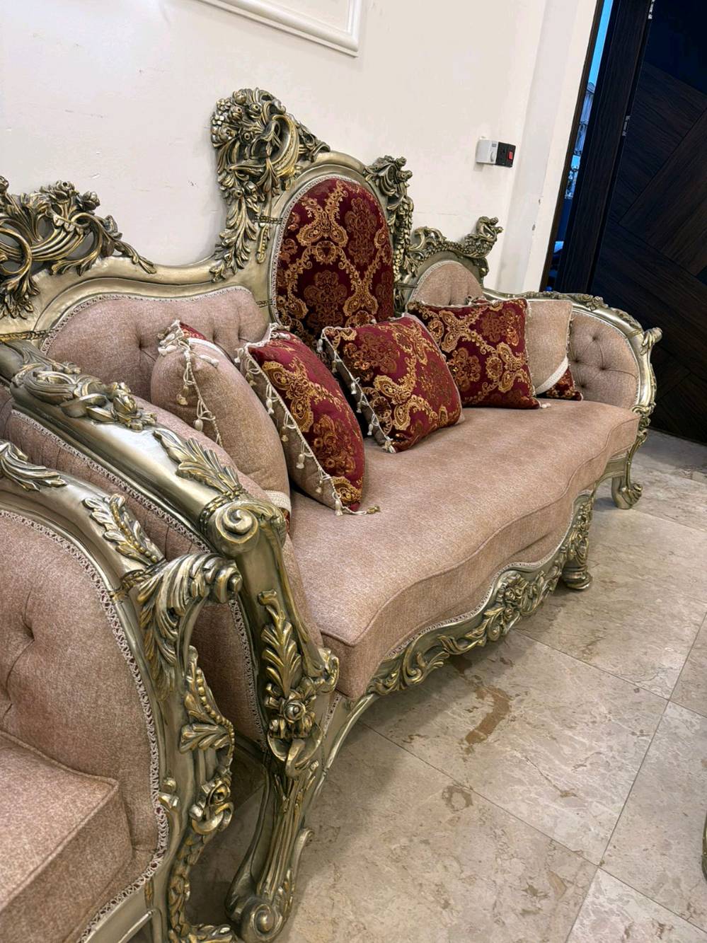 تخم مصري ضخم دمياط اخو لجديد  ١٠ مقعد وسيت طبلات مليون و٦٠٠ قفل مكان الطالبية قرب مطعم حبايبنا 
+ ***********