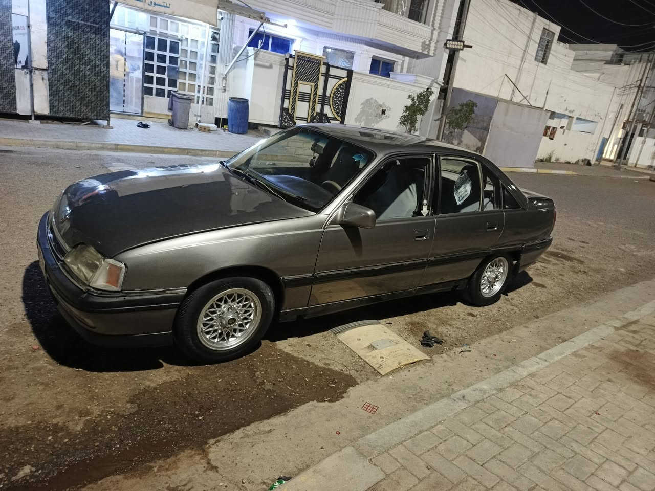 للبيع اوبل رقم انبار محرك 2000بلادي موديل 91 السعر ٣٥وبيها مجال السياره جاهزه مكاني الرمادي ***********
