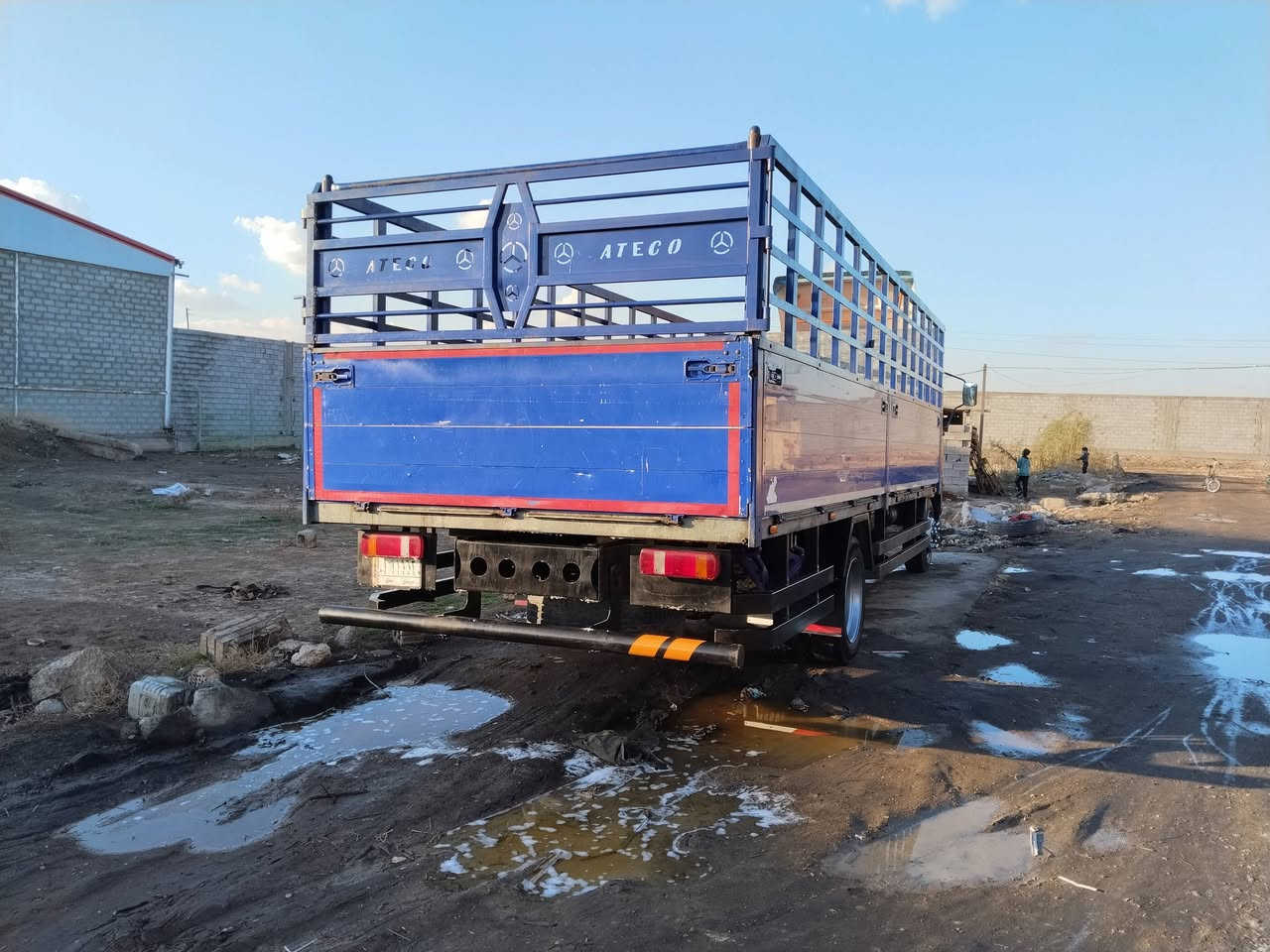 السلام عليكم فوسة فحل ٨برغي سبعة وربع اصل ستة وربع مكينة ١٤سوبركيراكسل شاصي مكفول مكان السيارة بغداد جرف النداف ***********او***********
