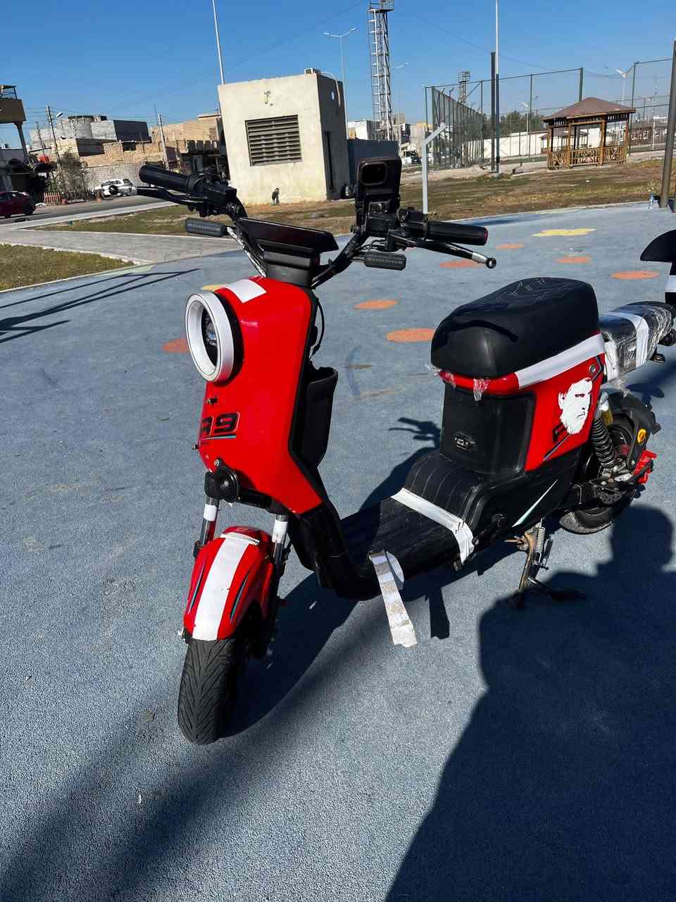 السلام وعليكم دراجه R9 موديل 2024 كفاله عمامه جديده الدراجه صار سبوعين من اشتريتها مكانه بصره الاصمعي القديم قريب جسر التربيه السعر 400وبي مجال للطيبين *********** متواجد واتساب وشريحه
