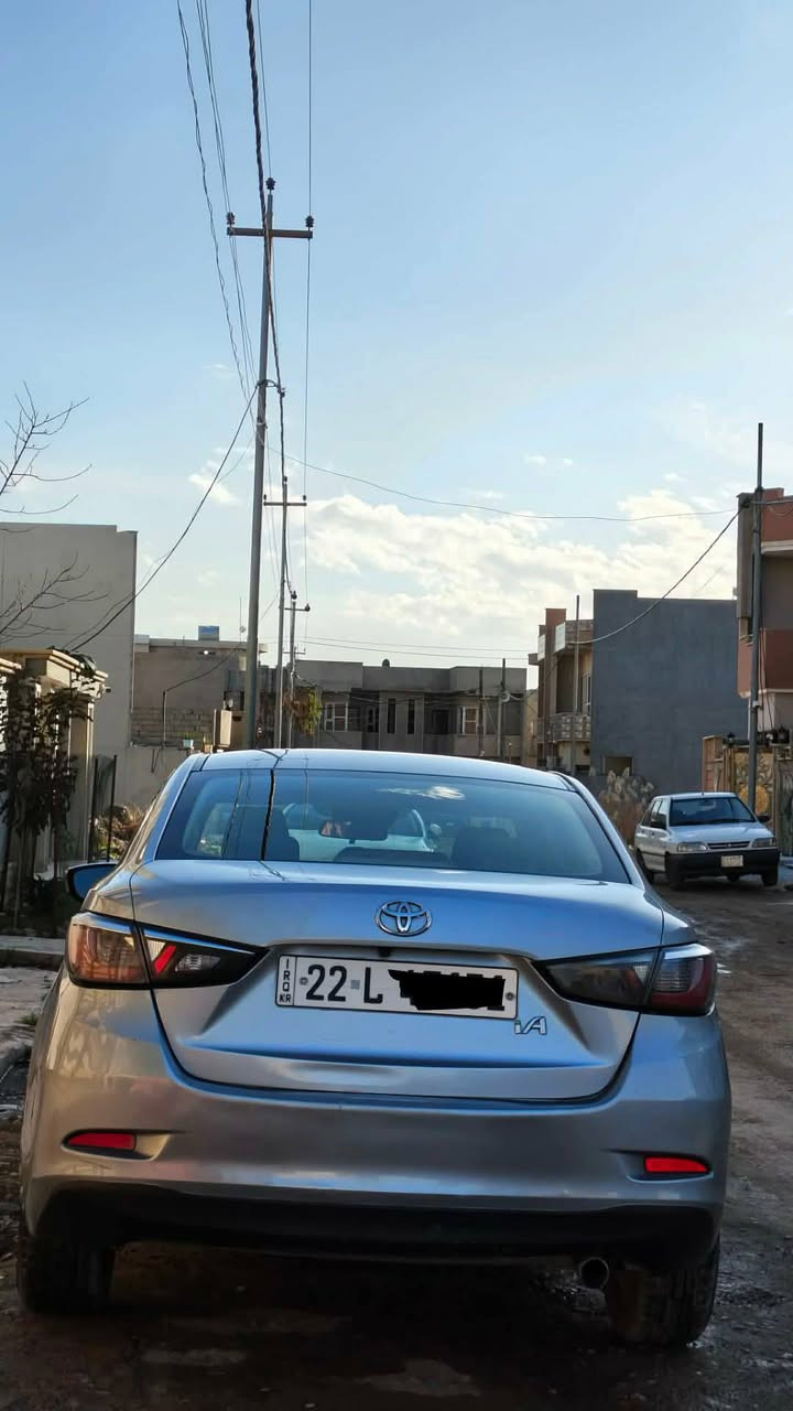 السلام عليكم 
تيوته يارس ٢٠١٧ للبيع وارد امريكي 
مواصفات 
١_تشغيل بصمه 
٢_تحكم ستيرن 
٣_شاشه لمس
٤_كامره خلفي 
٥_تثبيت سرعه
طخم تايرات جدد رقم دولي جديد 
ضرر دعاميه جاملغ صبغ واحد باب سايق نص صبغ سعره ١٠٥ بيها مجال للشراي او استفسار هذا رقم *********** العنوان موصل
