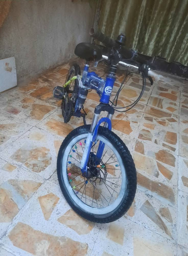 عندي بايسكلات للبيع وياهم بايسكل ثابت رياضي البايسكل الواحد اريده ب ٣٠ الف ثابت


**إذا كنت صاحب هذا الإعلان وتريد حذفه لأي سبب، رجاءا أرسل رسالة إلى الدعم الفني**