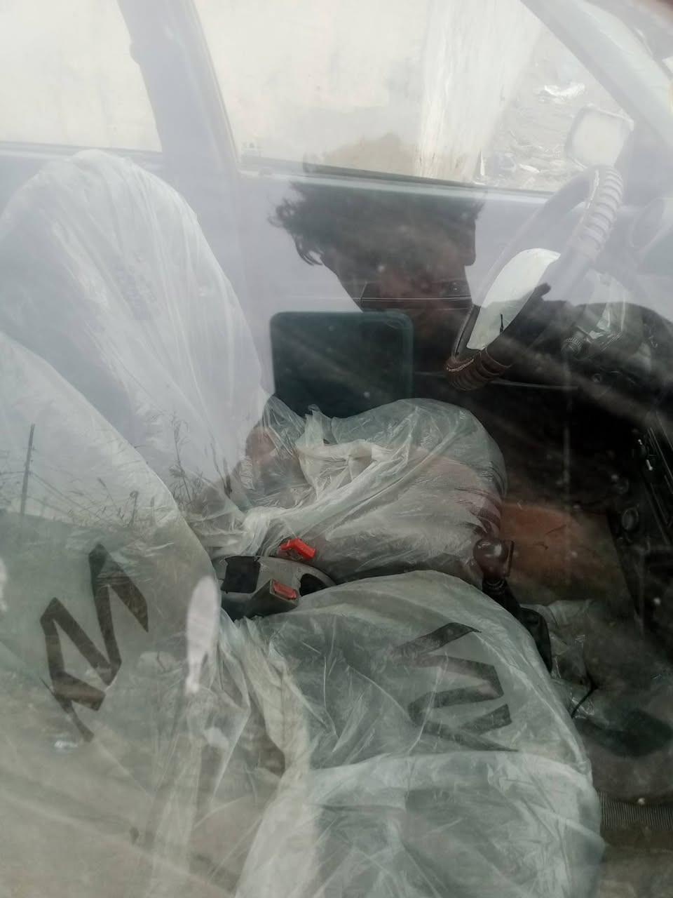 سايبه موديل12رقم احمر مصفر وكامله معاملته رقمه واصط مكانه العماره سعره20وبه مجال حك الجيه رقم الهاتف***********
