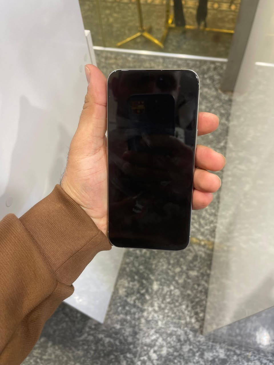 سلام عليكم
15pro max 
ماستر 
بطاريه 88 
مكفول الجهاز 
مكاني بغداد ابمشتل شارع المطبك 
***********
