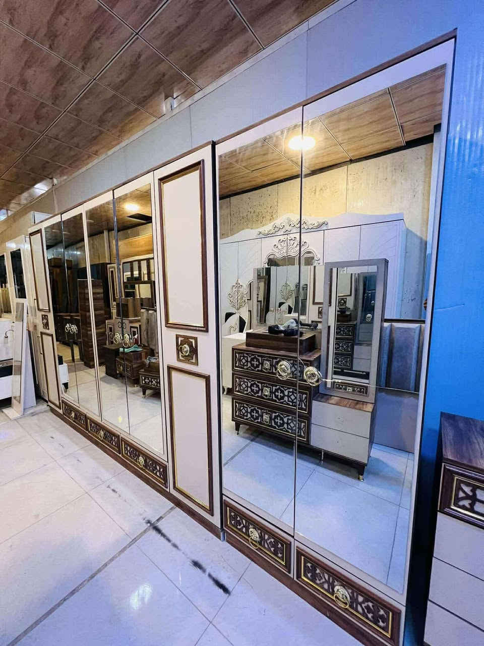 السلام عليكم غرفه تركيه فول نظافه السعر مليون وبيهه مجال بسيط تركي ثقيل موخفيفه


**إذا كنت صاحب هذا الإعلان وتريد حذفه لأي سبب، رجاءا أرسل رسالة إلى الدعم الفني**