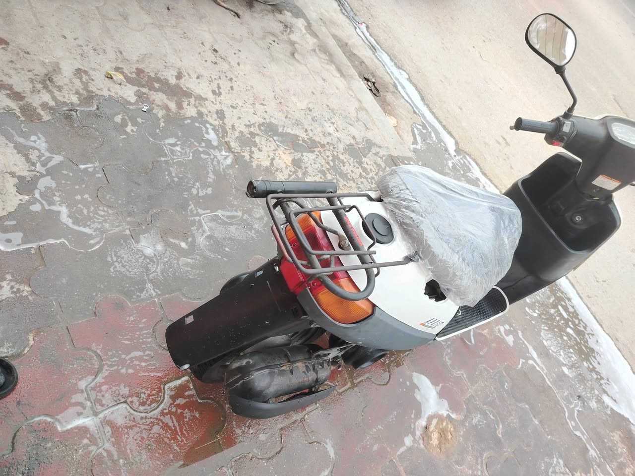 سلام عليكم شباب دراجه للبيع دراجه نظيفه محركه ناعم كهربائياتها كله شغاله مكاني كربلاء سعرها 250 وبيها مجال اللي يريدها يتواصل على هذا الرقم ***********
