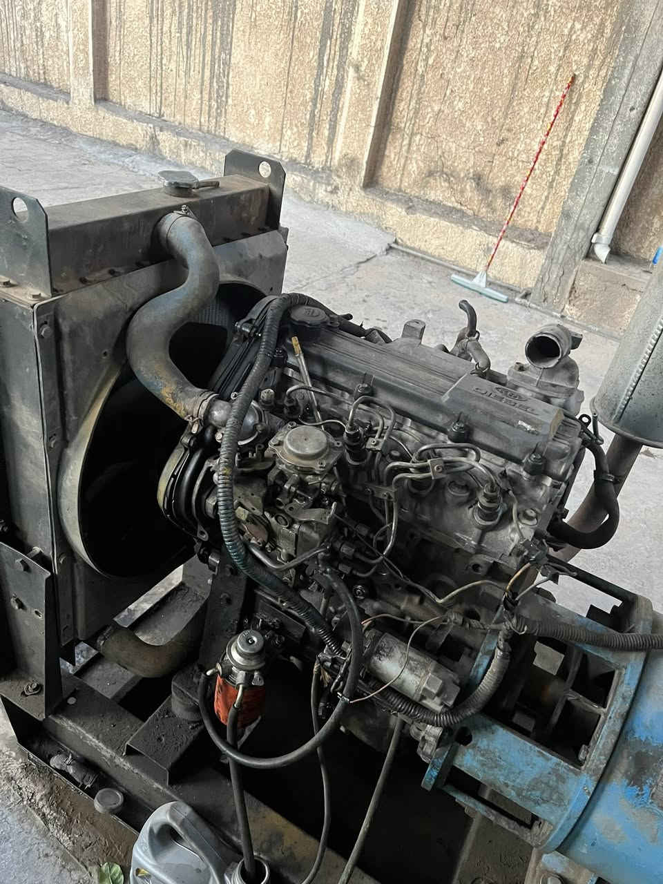 سلام عليكم
مولد للبيع كيا ٢٤٠٠ 
مكينة مجفتة بعدها عالسگ
راس التوليد انكليزي ٢٠ كيفي ٣ فيز
يعني ٨٠ أمبير تنطيك 
وياها سلف وباتري
مكانها بغداد الدورة
للاستفسار / ***********
