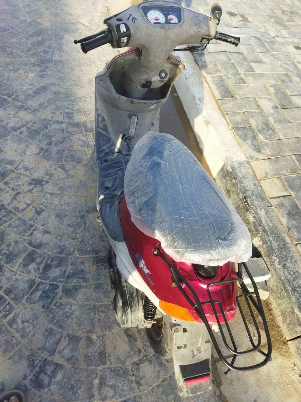 دراجه بيجي نضيفه .سعره 350الف
اول فتحه اله دراجه نكره سلف تشتغل 
تقاطع العزل 
اتصال .واتساب .***********
