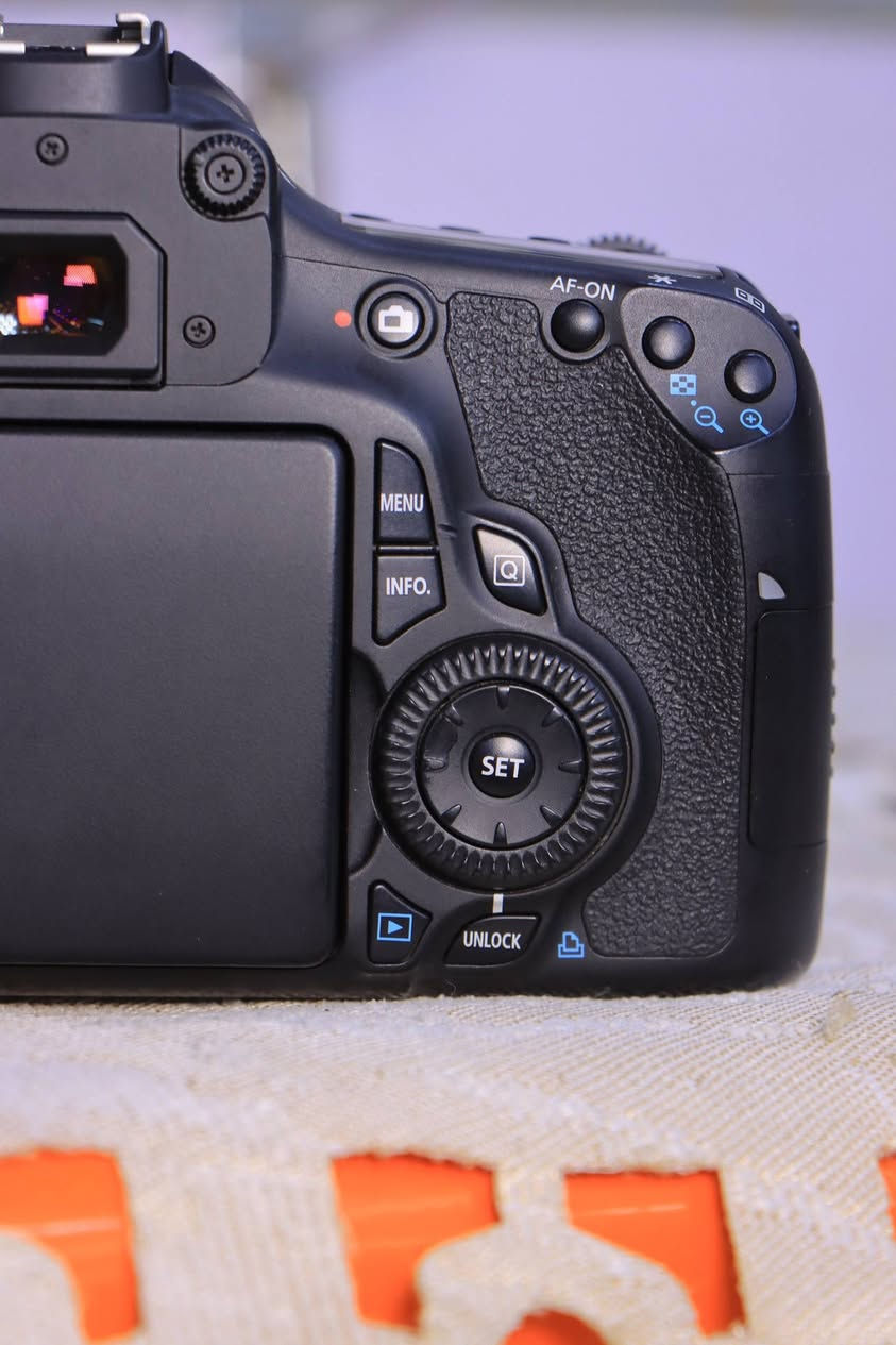 Canon 60D
بودي 
حالة جديدة زيرو بدون خدش او مسح 
معاه الشاحن و البطارية و الحزام الاصلي و الشنطة 
البودي لسه جديد زيرو
 011 16147021


**إذا كنت صاحب هذا الإعلان وتريد حذفه لأي سبب، رجاءا أرسل رسالة إلى الدعم الفني**
