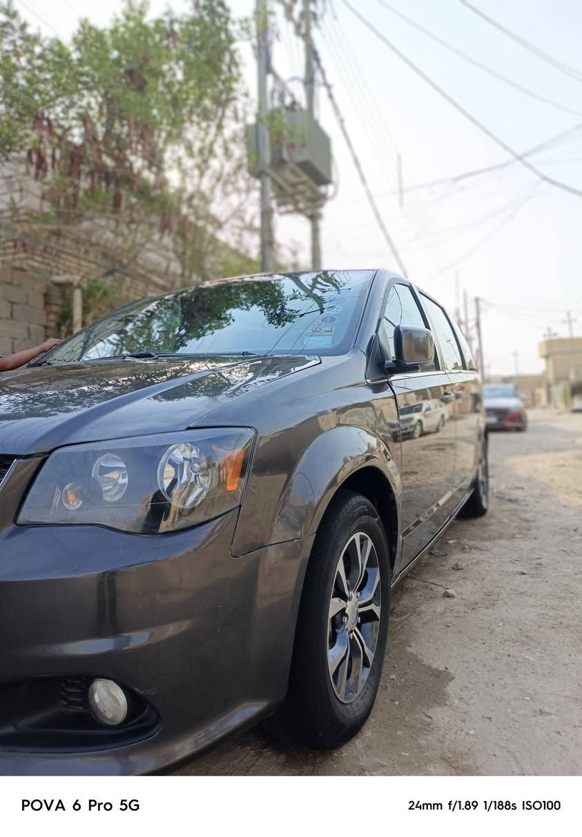 السلام عليكم دوج كرفان للبيع
🟡 المديل 2019
🟠بيبان كهرباء 
🟢صندوق كهرباء 
🔵تشغيل عن بعد
🟢تخم تاير جديد 
🟡حديدايه جديده
🟠كشنات تدفئه تبريد 
🟢مكينه 3600 
🔵سياره فول موصفات 
🟠سياره جاهزه من كلشي 
🟡لايتات زنون 
🔵الرقم ذي قار بسمي تحويل ثاني يوم 
🟠وبعد بيه مواصفات 
🟢والشراي بخدمته 
🟡الرقم ***********
🔵السعر الاتصال عل الرقم الاتي 
🟡السياره مكانه ذي قار
🟠السعر 175 وبيه مجال شي بسيط
