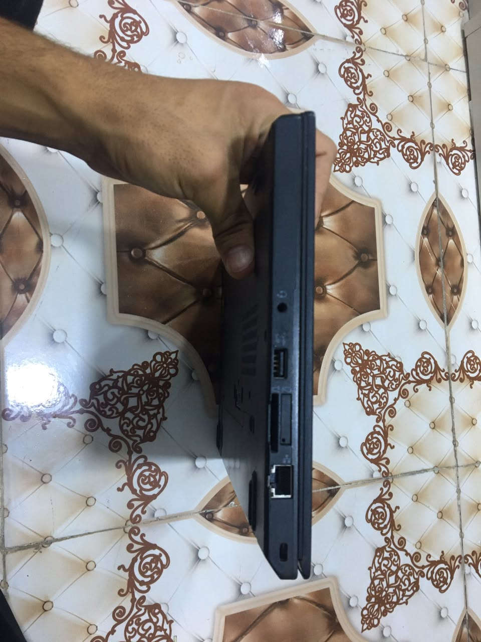 السلام عليكم
حاسبة. Lenovo 

Cor i5

ذاكرة128

حجم  الشاشة 12

120 وبيها مجال

***********

