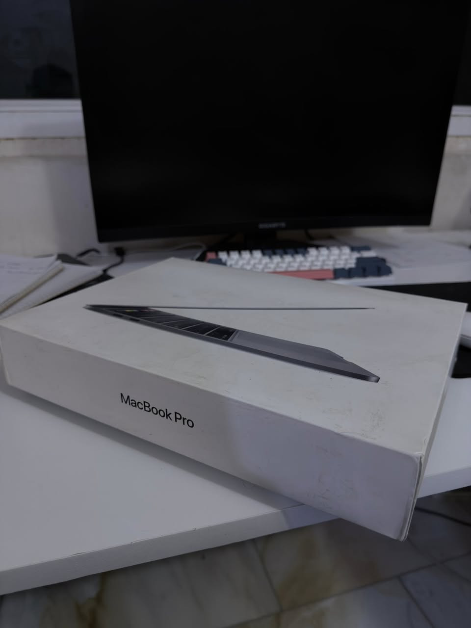 السلام عليكم اخواني
MacBook Pro للبيع 
المواصفات مثل ما موضح بالصورة الجهاز نظافته ٩٠٪؜ كلش جنت مدارية بالاستخدام 
الجهاز 1T 
رام 16G
المعالج core intel i5 الجيل العاشر
***اللابتوب صارله عندي ٦ سنين يحتاج تبديل بطارية مع ذالك بالاستخدام المتوسط والخفيف ينطيك من ساعتين الى تلاثة 
الكارتونه مالته موجودة والواير الاصلي موجود 
السعر ٥٥٠ الف قفله وبالعافية على الي يكون من نصيبه ❤️


**إذا كنت صاحب هذا الإعلان وتريد حذفه لأي سبب، رجاءا أرسل رسالة إلى الدعم الفني**