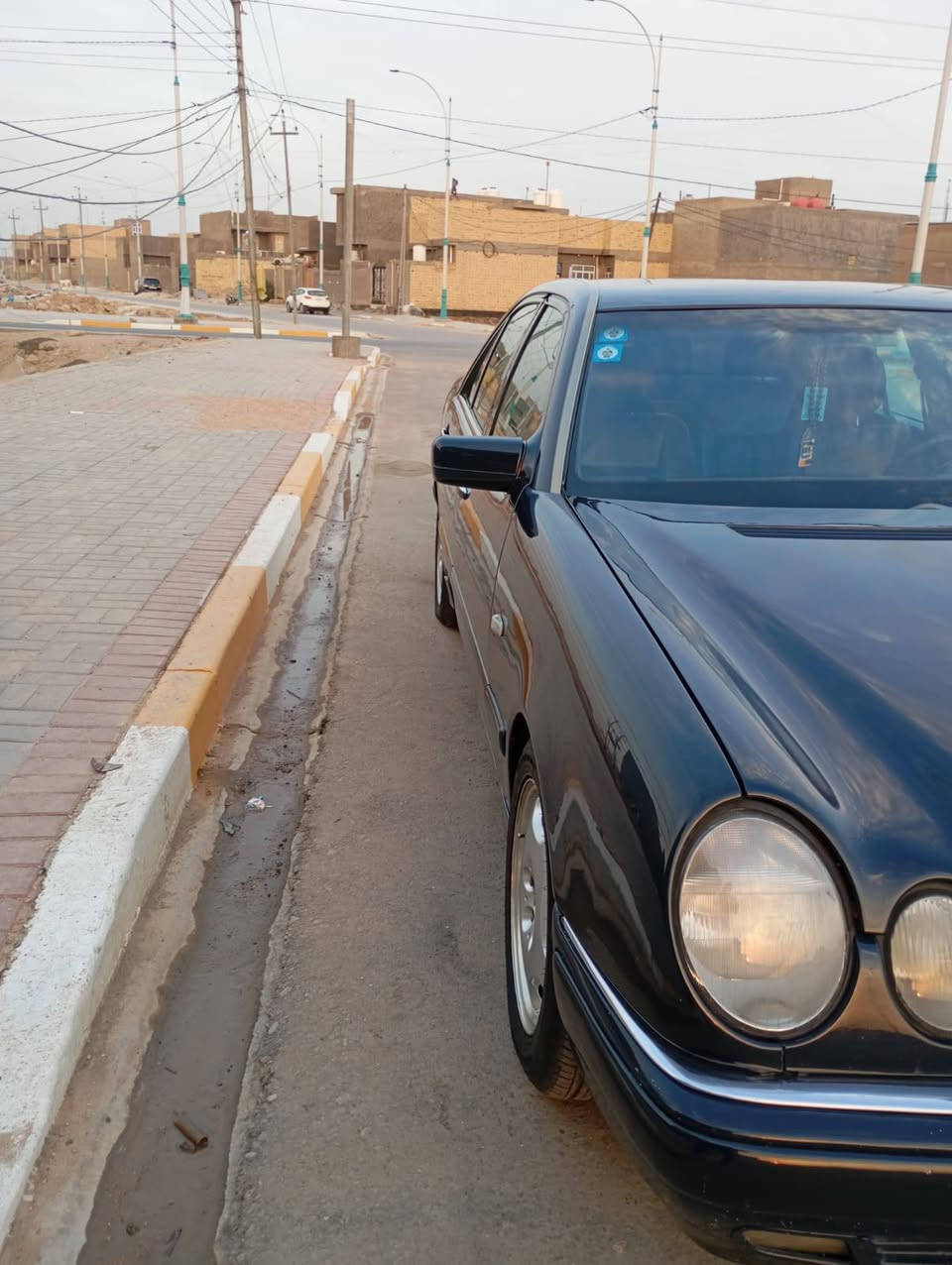 السلام عليكم..
ام عيون موديل 98 اصل  رقم بغداد بأسمنه ..
محرك خراطيم ..سياره بلاديه بدون اي نقص ..كلشي بيهه
 تمام 
السعر 110 وبيهه مجال ..
صبغ عام جماليه 
استفسار ..*********** اتصال او واتس
