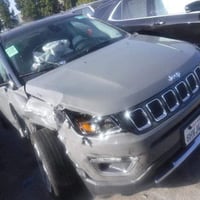 سيارة جيب كومباس لمتد 2019 محرك 2400 جميع مواصفات الكومباس موجوده ما ع...