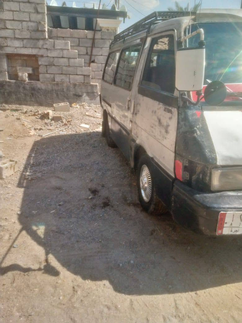 بستا 94 سنويه ساقطه من 19 مصفره مرور
رقمها ديالى شرط تحويل او وكاله  مكانها ديالى بعقوبه الرحمه 

مكينه كير خير من الله شواصي نضيفات الخلفيات معمرات كشرها مرتب دواخلها مرتبه  صدرها زين تايرات نص عمر 

كهربائيات شغاله سعرها 22 وبيها مجال قليل 

***********
