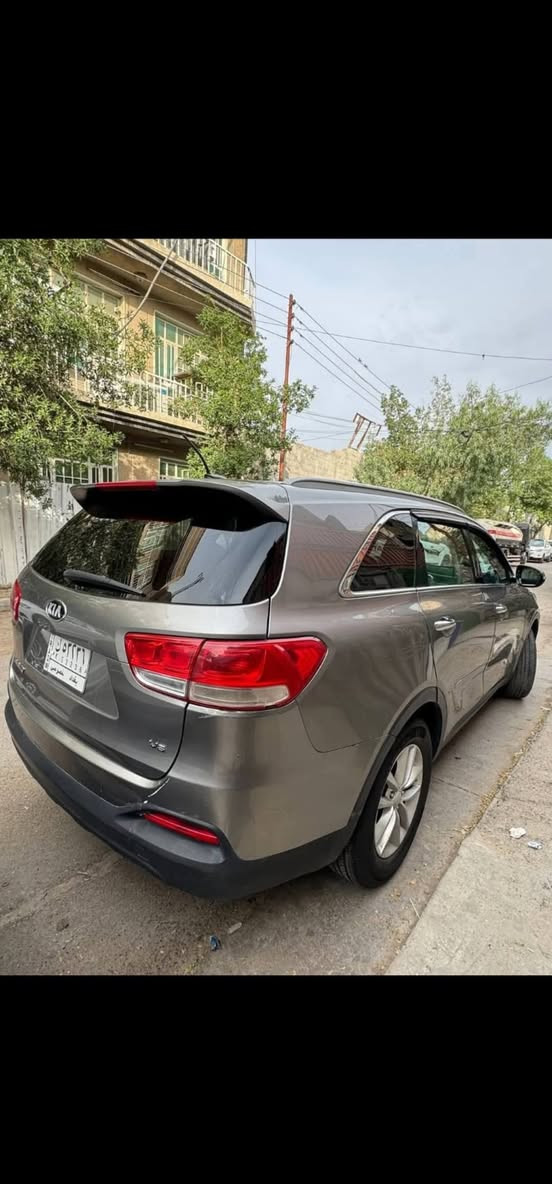 للبيع سورنتو 2017 وارد أمريكي 
السياره ماشيه : 100 ميل 
محرك : 6 سلندر  جي دي اي 

مواصفات السيارة : 
1- مثبت سرعة  
2- مانع انزلاق 
3- ABS
4- شاشه 
5- كامرة خلفية
6- تحكمات ستيرن 
7- إشارات مري جانبية 
8- سبعة راكب 
9- قطعتين تبريد 

حالة السيارة : نظيفة ما بيهه اي نقص

ضرر السيارة : جاملغ و بنيد راجعات على البارد و صبغ قطعتين  جاملغ و البنيد على كد شبر 

سعر السيارة : $174 و قابل للتفاوض 

للإستفسار : ***********
