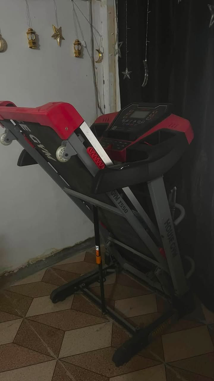 السلام عليكم حبايب جهاز كارديو حديث من ماركة HOUSE GYM للبيع استعمال قليل جداً وبعدها انترك الجهاز ما استعملته 
يحتوي الجهاز على تحكمات متعددة
 1- خاصية الطي الهيدروليكي ✅
2- التحكم بالسرعة والانحدار ✅
3- شاشة العرض الرقمية ✅
4- مستشعرات نبضات القلب✅
5- مفتاح الأمان الأحمر ✅
6- حوامل للأكواب والأغراض ✅
7- برامج تمرين جاهزة ✅
8- يتحمل وزن الى 150 كيلو ✅
9- خاصية الربط بالبلوتوث على الاجهزة والاستماع الى الموسيقى اثناء التمرين ✅
السعر 400 الف عراقي 
المكان العامريه مجمع الطب البيطري  للتواصل
 ***********
