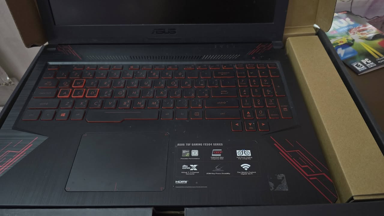 لابتوب asus  استخدام قليل  كامل الملحقات من كارتونته وشاحنته جديده وبحالة ممتازه
Model -ASUS TUF Gaming FX504 

مواصفاته الاساسية 

المعالج (CPU)
Intel Core i5  الجيل الثامن (8th Gen) — 
كارت الشاشة (GPU)
NVIDIA GeForce GTX 1050 TI   
الشاشة
15.6 بوصة، Full HD 1080p، وقت استجابة 8ms أو 3ms
الرام
8GB DDR4 قابلة للتوسيع لـ 32GB
التخزين
   1TB HDD  
الصوت
DTS Headphone:X — Virtual 7.1 Channel Surround
Wi-Fi
802.11ac — أسرع واي فاي جيجابت
الكيبورد
Red backlit، مقاومة لـ 20 مليون ضغطة
التبريد
Anti-Dust Cooling — نظام تبريد مصمم للاستخدام الطويل
المنافذ
HDMI، USB 3.0، USB-C، جاك سماعة
الوزن
~2.3 كيلو

سعر اللابتوب 250 ألف 

***********
