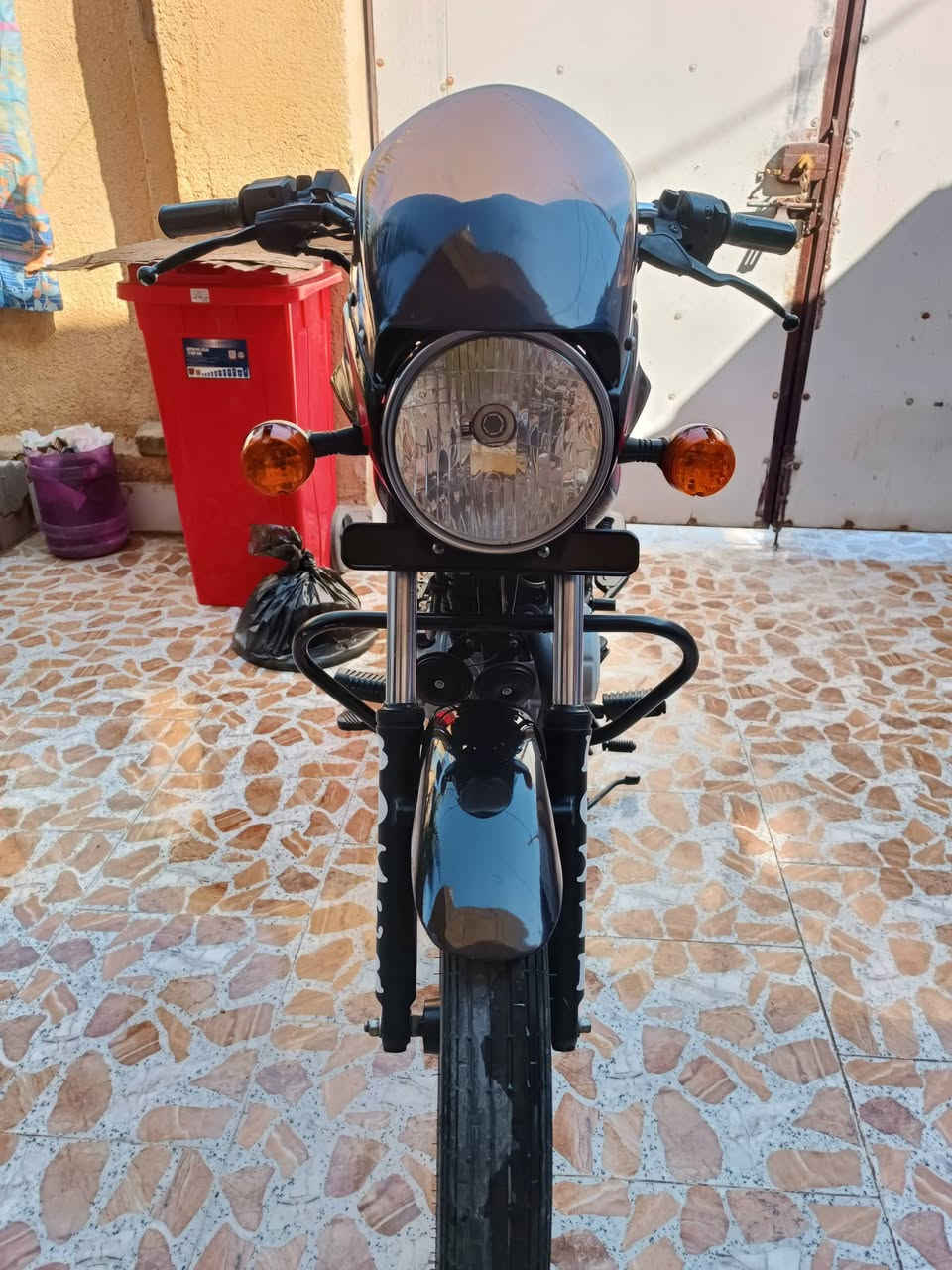 السلام عليكم دراجه بوكسر للبيع موديل ٢٣ السعر واحد ٥٠٠ وبيه مجال نضيفه كلش اليريده  ايدك ***********
