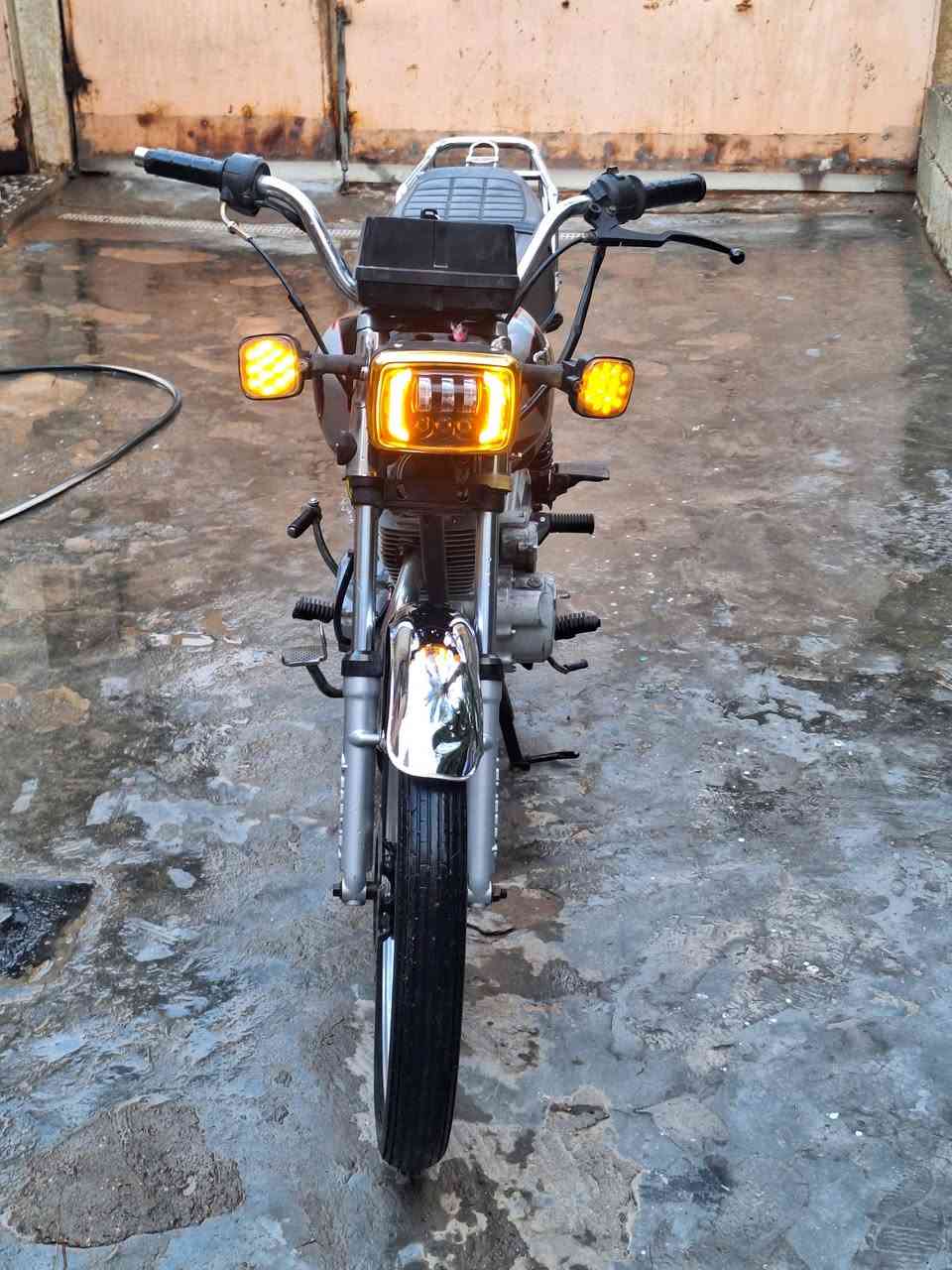 سلام عليكم دراجة للبيع مراوس سيفان موديل ٢٢ ٥ كير سلف كهربائيات كله شغاله مكينه تايرات جدد مكان الحفريه ***********
