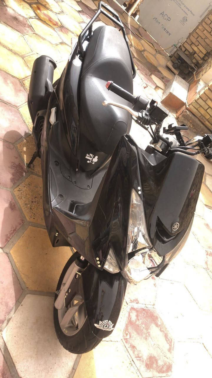 السلام عليكم 
🏍️ للبيع: ياماها ماجستي (Yamaha Majesty S) - نظافة توب
دراجة ياماها ماجستي اس  الدراجة بحالة ممتازة جداً (مثل ما موضح بالصور).
المحرك: 155cc، تبريد راديتر (ماء) عزم وقوة ممتازة.
الحالة: كشر نظيف، تشغيل سلف بنقرة واحدة، كهربائيات كاملة وشغالة 100%.
الإضافات: تايرات بحالة جيدة جداً الدراجة جاهزة من كلشي وما محتاجة أي صرف.
التفاصيل:بيه كفر الكلوب مكسور فقط 
ماشيه : 76
الموديل: ياماها ماجستي S (حجم 155).
السعر: 1,750,000 دينار + ماخذة 2٫500٫000
المكان: [الناصريه].
الرقم : ***********
