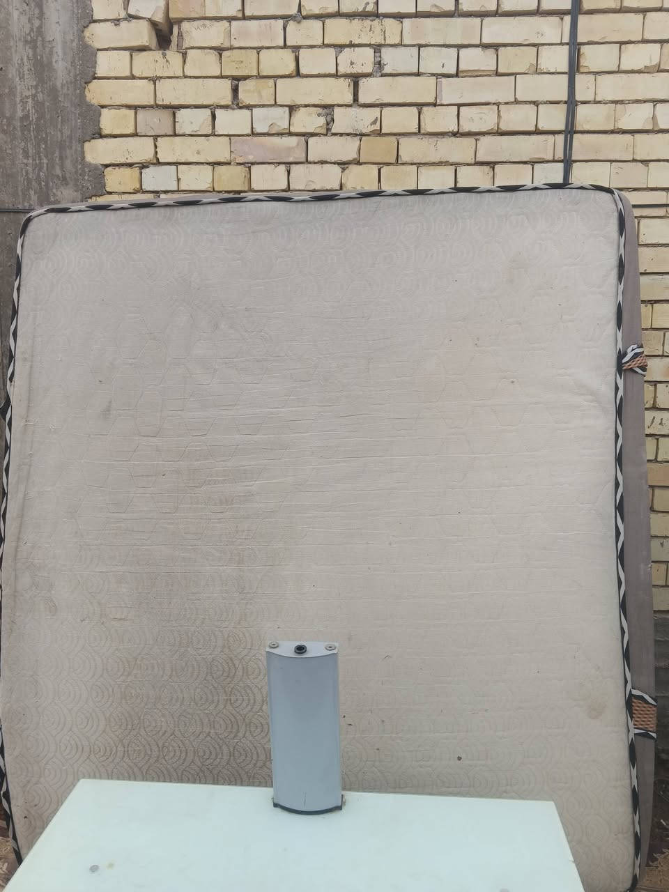 السلام وعليكم لبيع غراض كلهن نضيفات وشراي يراسل ويتصل خادم مكاني حي اور سبع قصور  شارع ابو علي يم جامع لحمزة موجود خاص وتساب ***********
