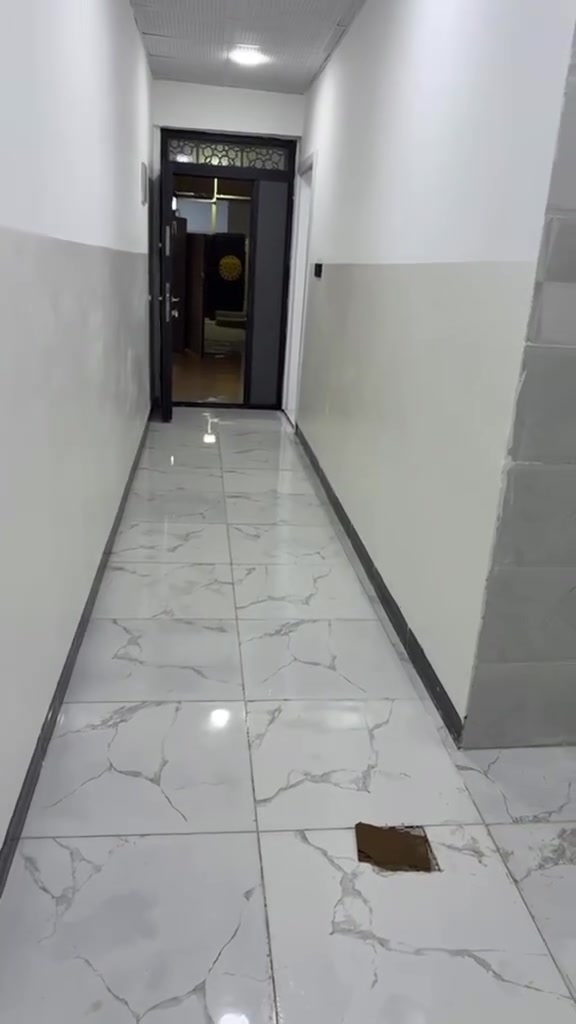 بيت للبيع مساحه100مترع أزادي خلف مول اكو\***********)***********
