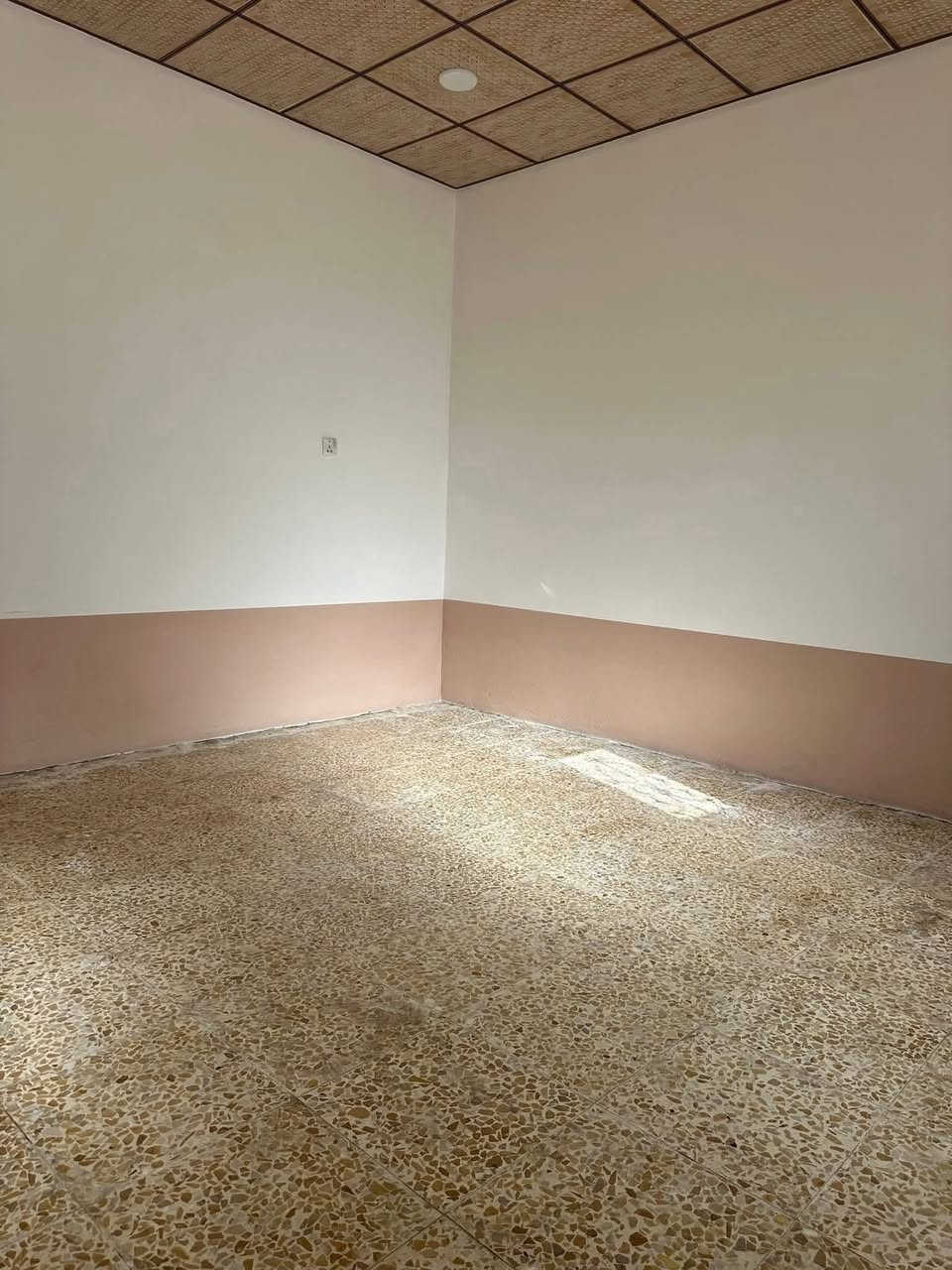 منزل للبيع في النجف الأشرف - حي ميسان
تفاصيل العقار:
• الموقع: حي ميسان، قطاع ٨٤ 
• المساحة:    125 متر .
• نوع العقار: طابو صرف.

• الطابق الأرضي: استقبال، صالة، غرفة نوم، مطبخ، وصحيات (داخلية وخارجية).

معلومات إضافية:
• السعر: 125 مليون (متوفر ضمن نظام المبادرة 130).
• للتواصل والاستفسار: ***********
مكتب أبو حوراء الحسناوي للعقارات
(نرحب بطلباتكم: بيع - شراء - إيجار - رهان)
العنوان: النجف - حي ميسان - مقابل السوق الأخير.
