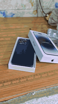 سلام عليكم حبايب اي فون ١٤ برو ماكس شرق الاوسط جهاز مابي خلل وضمان شهر شاشا اصليه من   ذاكرى ٢٥٦ بطاريه ١٠٠  جديده اصليه السعر ٦٢٥  مع الضمان شهر ولا غلطه مايصرف شحن مال جناي الديوانية ***********
