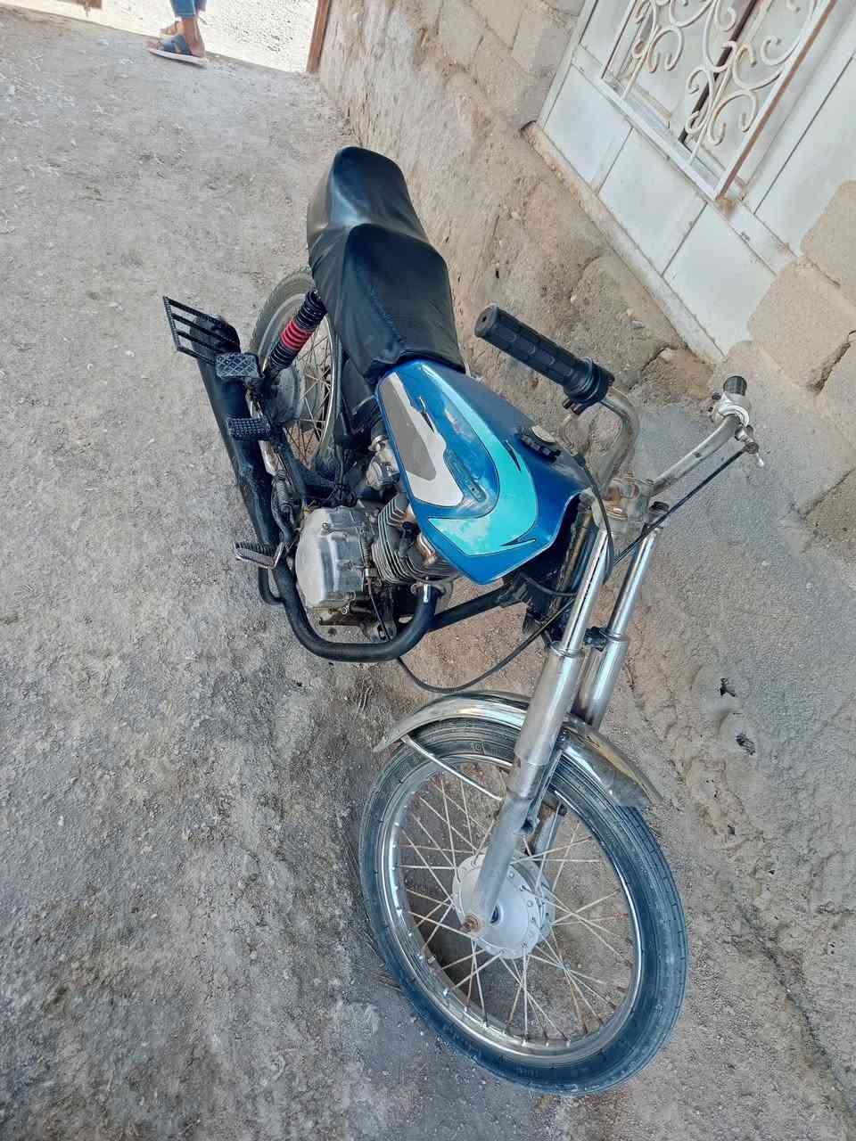 سلام عليكم دراجه كلك كلك للبيع نامه مكينه وشاصي شرط 
مبدل فقط بستم ولفات  
دراجه شغل وطلع وين ما يعجبك شلعه ومعدل دراجه نضيفه 
مديل 2021 
شغاله دراجه ايشي مابيه مكاني سوق الشيوخ بطار 
رقم للستفسار اكثر ***********
سعره ب٣٥٠ بيه مجال لشراي
