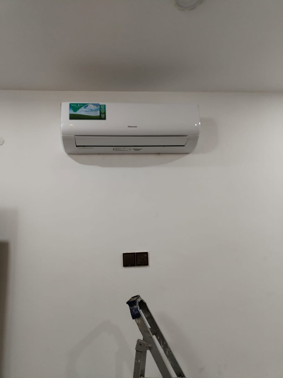 ❄️ تنصيب وصيانة سبالت ❄️
📞 ***********

نوفر خدمات تنصيب وصيانة جميع أنواع السبالت بخبرة ودقة، ونحرص على إنجاز العمل بصورة نظيفة وأصولية حتى تحصل على أفضل تبريد وأطول عمر للجهاز.

✔️ تنصيب سبالت جديد
✔️ صيانة وتنظيف شامل
✔️ فحص ومعالجة تسريب الغاز
✔️ شحن غاز وفحص ضغط التشغيل
✔️ معالجة ضعف التبريد والتقطير
✔️ فحص كامل قبل التسليم

⚠️ تنبيه مهم للزبائن:
لا تخلي السعر الرخيص وحده يحدد اختيارك، لأن كثرت بالفترة الأخيرة أعمال التنصيب غير النظامية، والنتيجة تكون:
❌ تخريب بالحائط وتشويه المنظر
❌ مد أنابيب وأسلاك بصورة غير أصولية
❌ تسريب غاز بعد فترة قصيرة
❌ ضعف تبريد واستهلاك كهرباء أعلى
❌ أعطال متكررة وتكاليف إضافية

💡 الشغل الصحيح من البداية يوفر عليك تعب ومصاريف التصليح مستقبلاً.

🤍 للعوائل المتعففة توجد خدمات مجانية أو بأسعار مخفّضة حسب الحالة.

ثقتكم مسؤوليتنا، وهدفنا شغل مرتب ونظيف يرضي الزبون قبل كل شيء.

📞 للحجز والاستفسار:
***********

خدمة في جميع مناطق بغداد. ❄️🛠️
