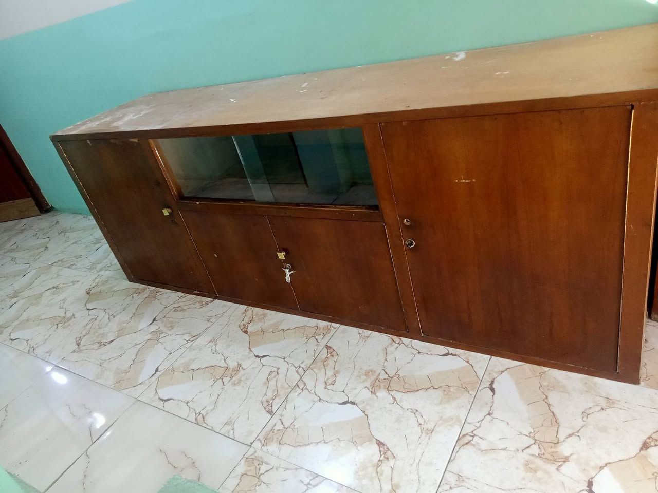 سلام عليكم بوفيه نضيفه نقصهه بس رجلين وزاوية ملابس نضيفه للبيع مكاني حي العسكري العابد ***********
