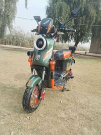 دراجه للبيع موديل 2025   X900 ملف 2000 واط 5 بطاريات الاصليات (ام الخت...