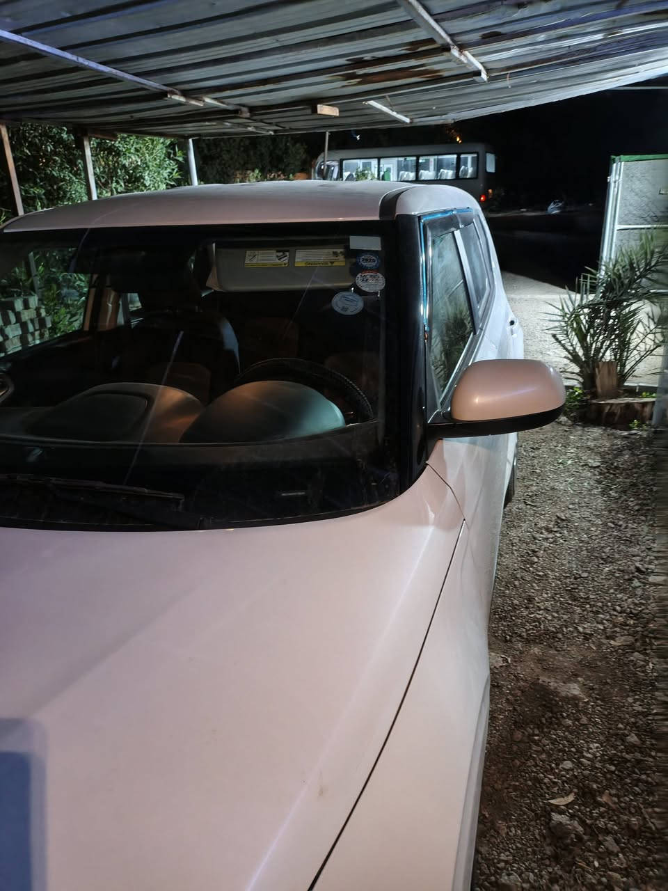 السلام عليكم للبيع سيارة صول موديل 2022 رقم شمالي العنوان بغداد حجم المحرك 2000 دوش حادث جاملغ اليسر ودعاميه خلفية نفس اللون ماشيه 80 ،، بسمي ،السعر ,140ورقة الاتصال على الرقم ,***********,,,,, تحياتي ،،،،،،،
