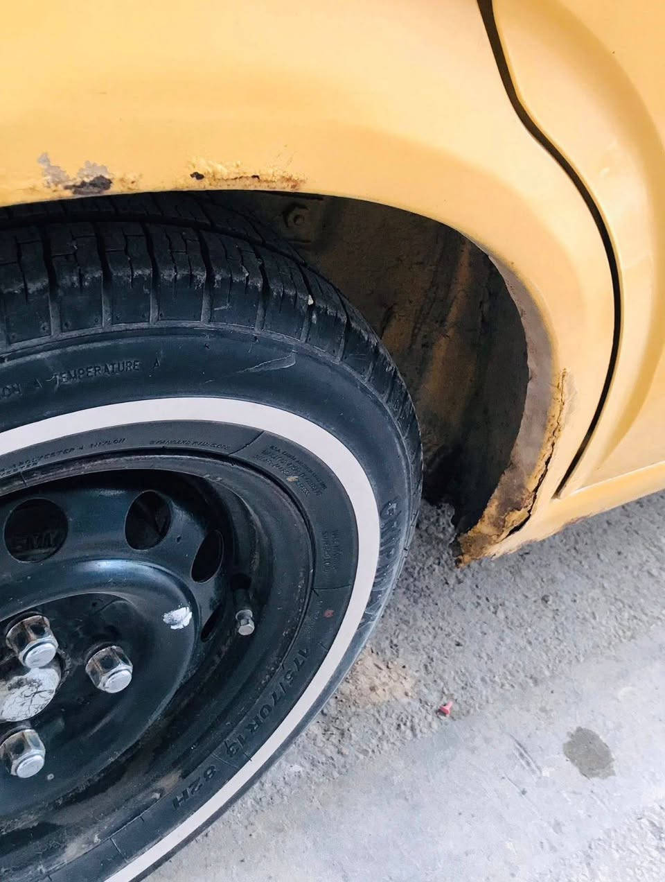 السلام عليكم طيبه موديل ١٤ سياره حلوه ونضيفه بيه بس خياسات بالدوس والهلالات رقمه واسط مداور شوكت ما يعجبك مكينه بيه خيط بخار الشراي يتصل ع الرقم اني مكلف ***********
