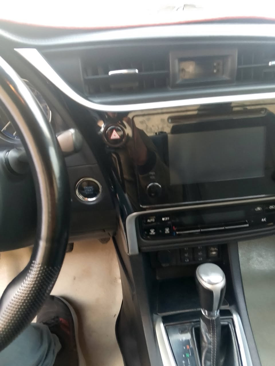 السلام عليكم كورلا موديل 2018 وارد امريكي طخته بابين وبالعراق بس من يم رقم شوية صبغ  بدون دواخل موصفات السيارة فول رقم بغداد جديد هزه جديده و سنويه مجدده بسمي تخم تاير جديد صدر امامي خلفي جديد تبريد ثلج تدفئة السياره كله على وضع الشركه ماشيه 225 السعر 142 وبيه مجال العنوان بغداد العامريه ***********///////***********حجم المكينه 1800
