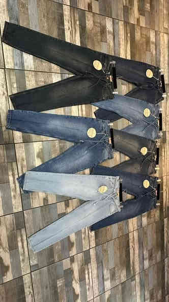 جينز ايطالي 🔥🔥🔥

ماركة انتر لايف قطعة فوووووول 😎✅

خامه كلش مريحه و القالب مالته فت على الجسم 
موجود قياسات كاملة 

شرفونا للمحل 🫡 موجودين من ٨ الصبح لل٨بليل

📌📌 العنوان ديوانية شارع الدغارة قرب حلويات المصطفى ازياء مودرن للملابس الرجالية ***********
